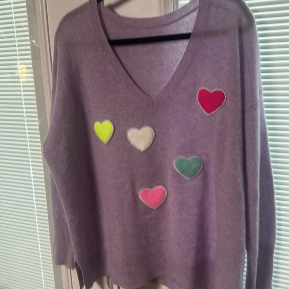 Purple Heart-Embellished Women's 100% cashmere oversized Sweater. - Picture 3 of 7